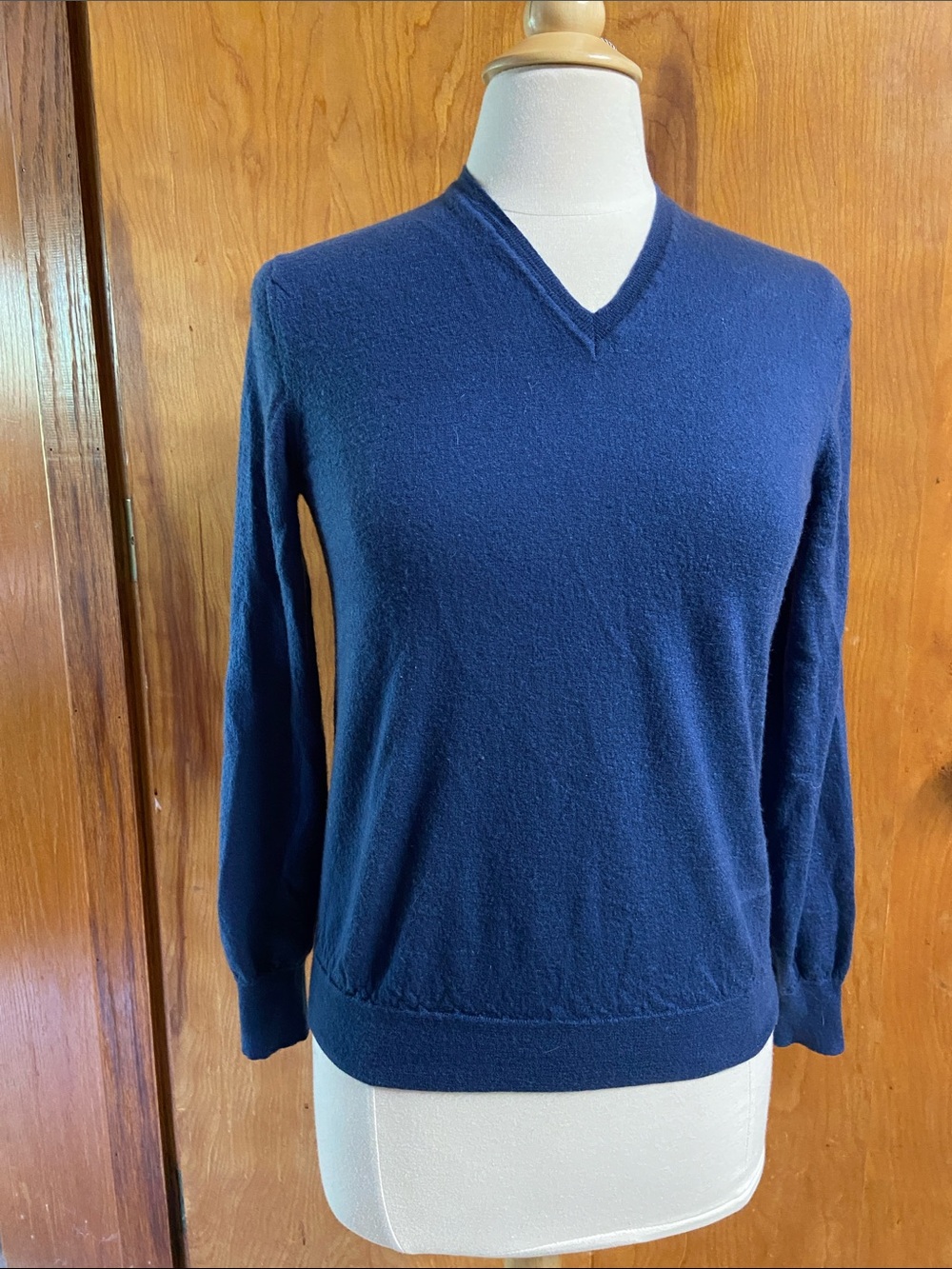 Loro Piana Small Navy V-Neck 100% Cashmere Sweater Quiet Luxury Made in Italy